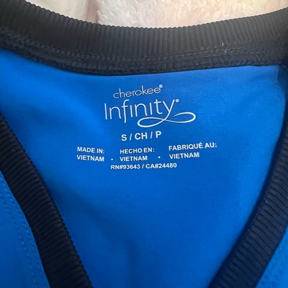 Cherokee Infinity scrub Top - Picture 3 of 5